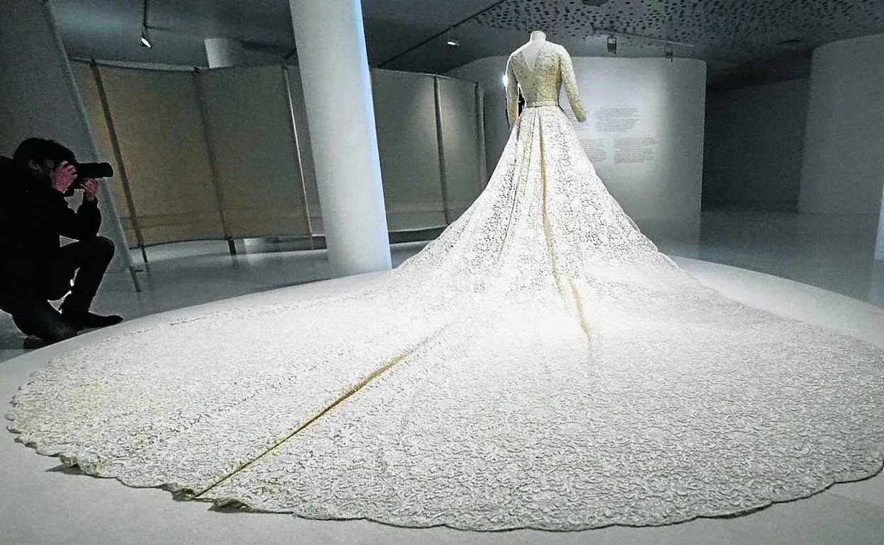 Vestidos balenciaga hotsell años 60